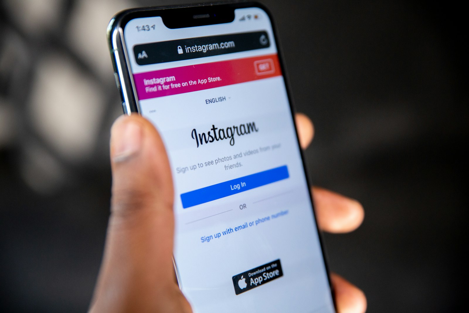 Annonce mobile menant à une landing page dédiée