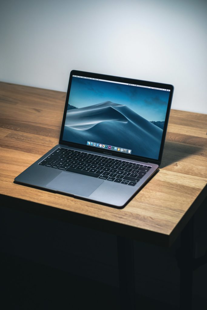 Boutique en ligne illustrant le choix entre Shopify ou développement sur-mesure